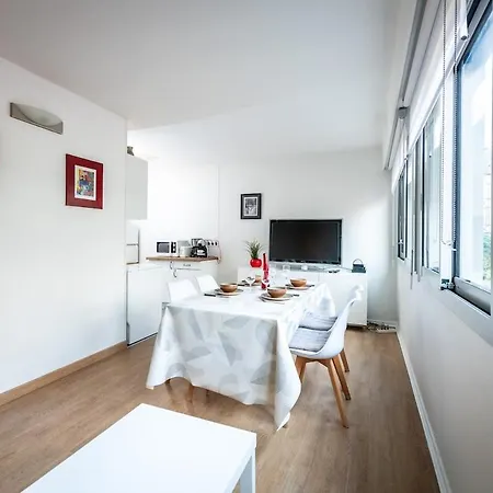 Hall Et Parking Prive Апартаменты *