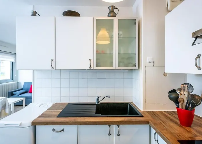 Hall Et Parking Prive