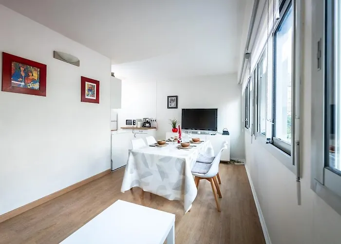 Hall Et Parking Prive Апартаменты *