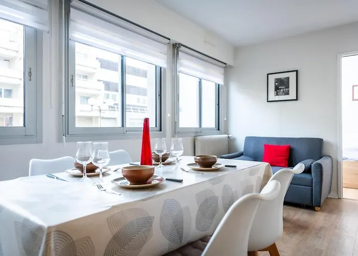 Hall Et Parking Prive