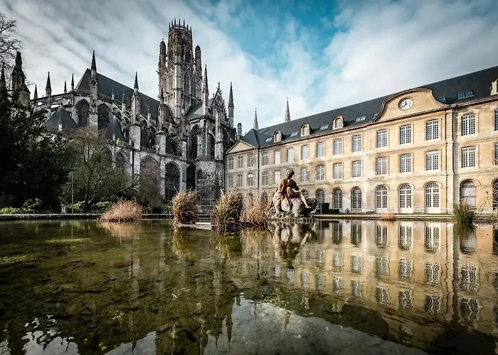 Hall Et Parking Prive Апартаменты *