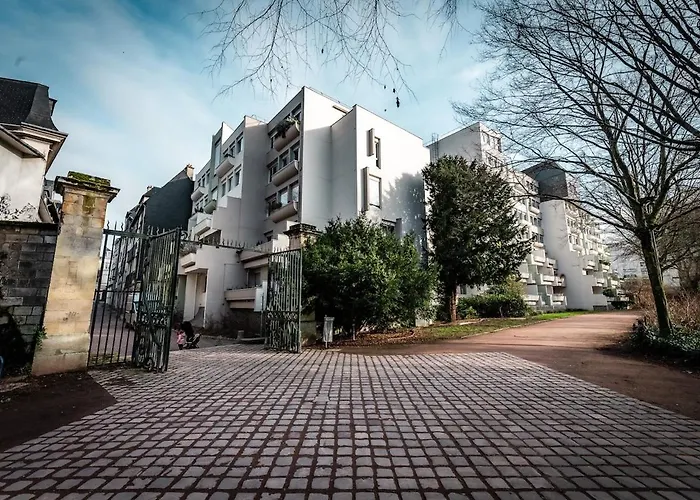 Апартаменты Hall Et Parking Prive *